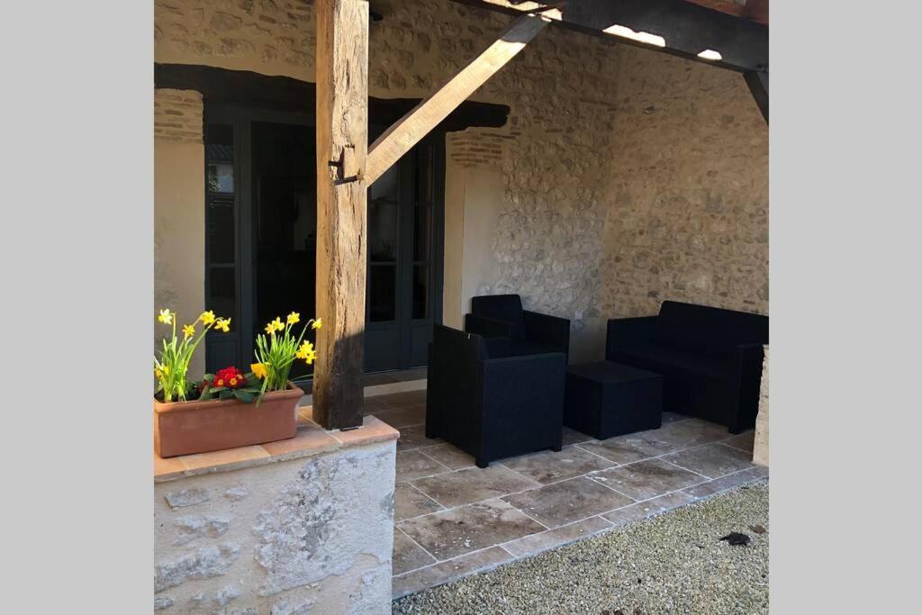 Beautiful Eymet Bastide House & Courtyard Garden Villa Exterior photo